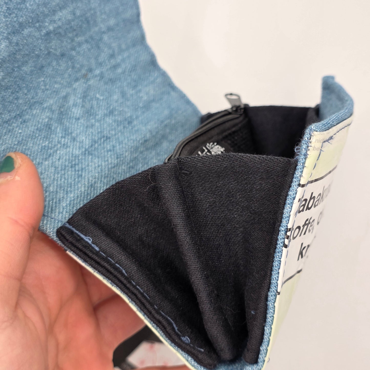 Geldbeutel (Upcycled Trash) Nr. 12 (Juni) - Jeans - DIE FRECHE GÖRE