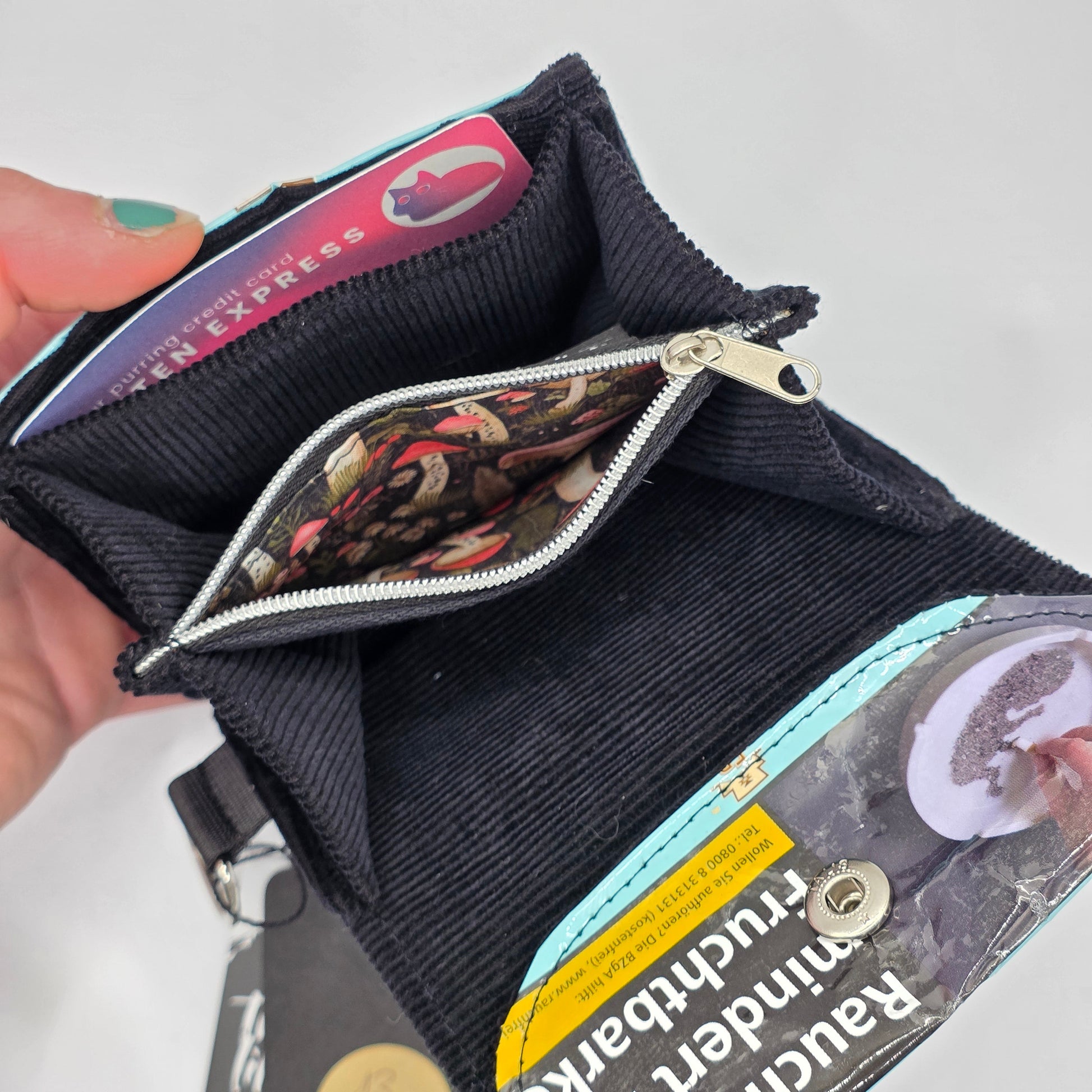 Geldbeutel (Upcycled Trash) Nr. 13 - Shrooms Inside - DIE FRECHE GÖRE