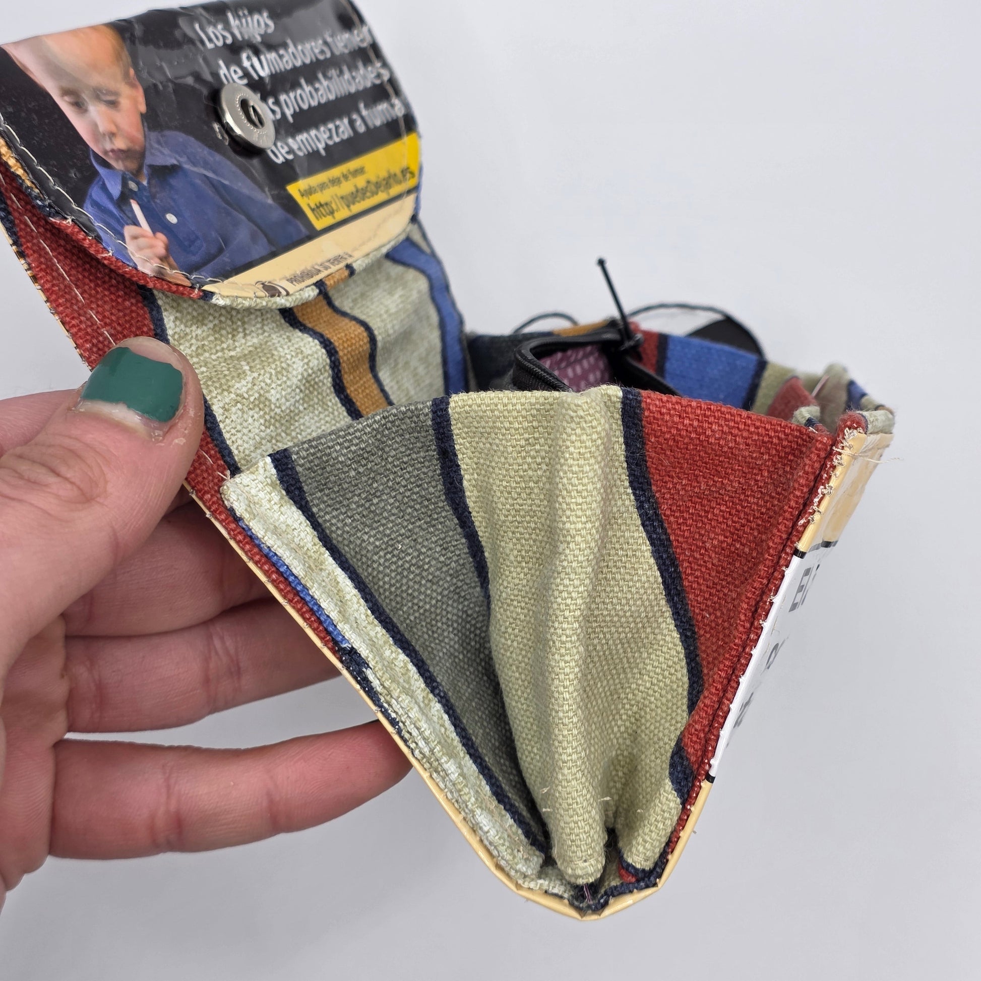 Geldbeutel (Upcycled Trash) Nr. 14 - Pink Points Inside - DIE FRECHE GÖRE