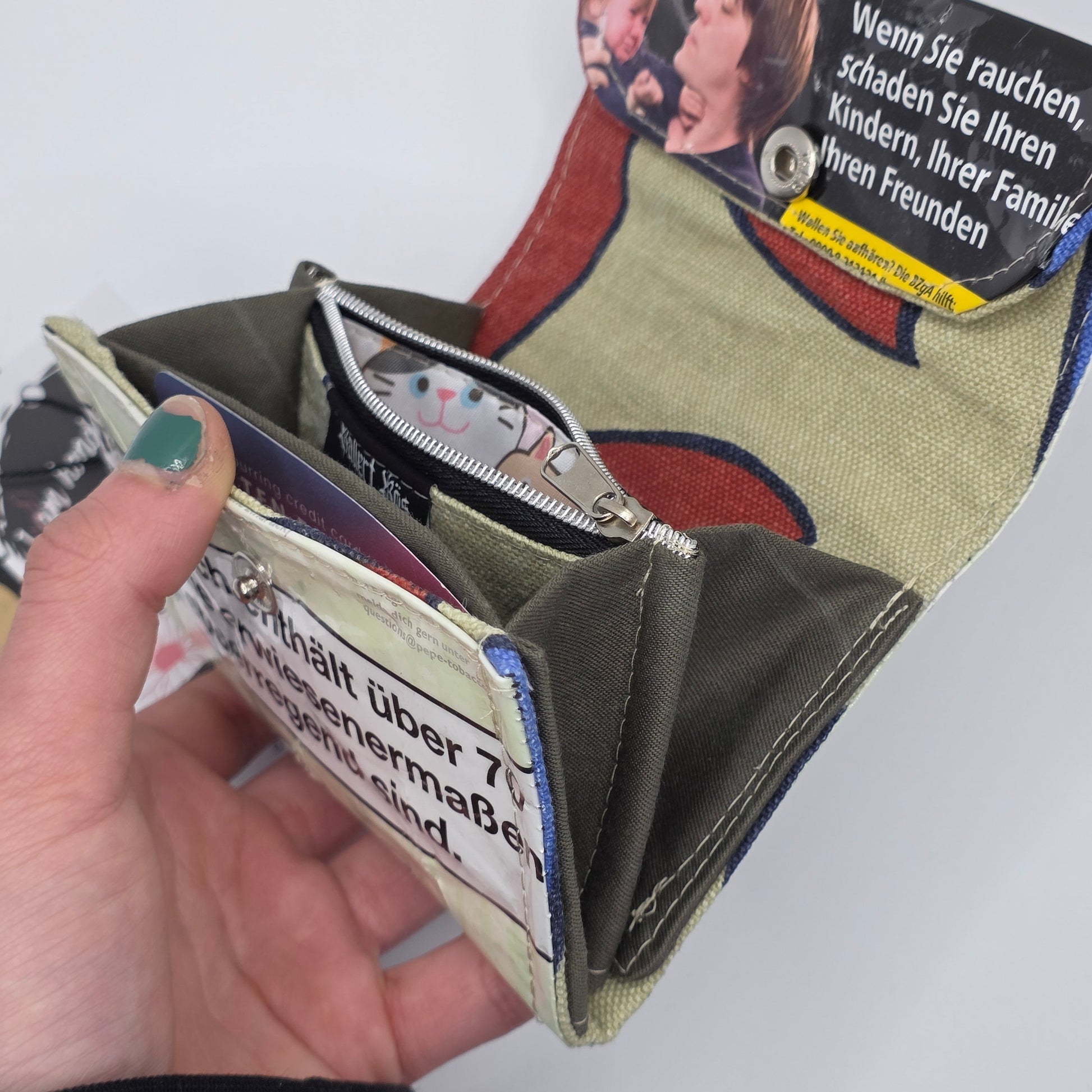 Geldbeutel (Upcycled Trash) Nr. 4 - Cats Inside - DIE FRECHE GÖRE