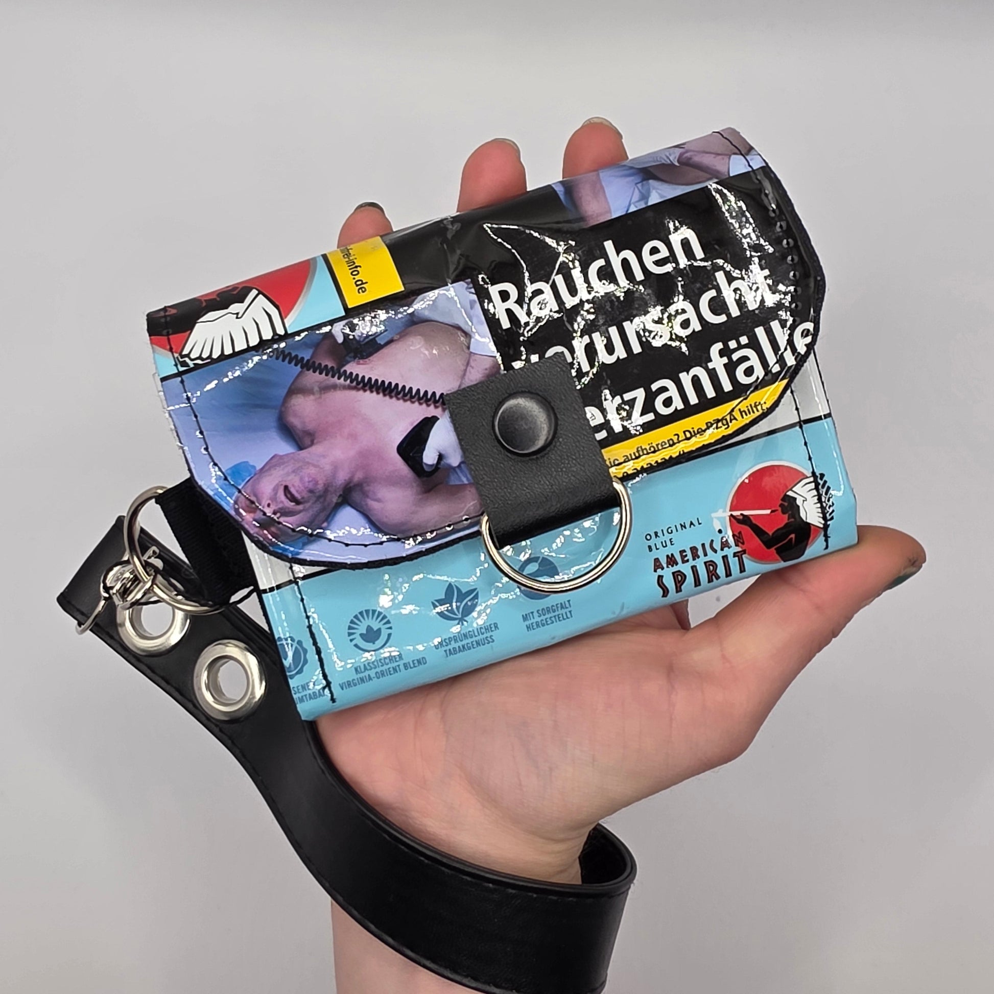 Geldbeutel (Upcycled Trash) Nr. 5 - Cats Inside - DIE FRECHE GÖRE