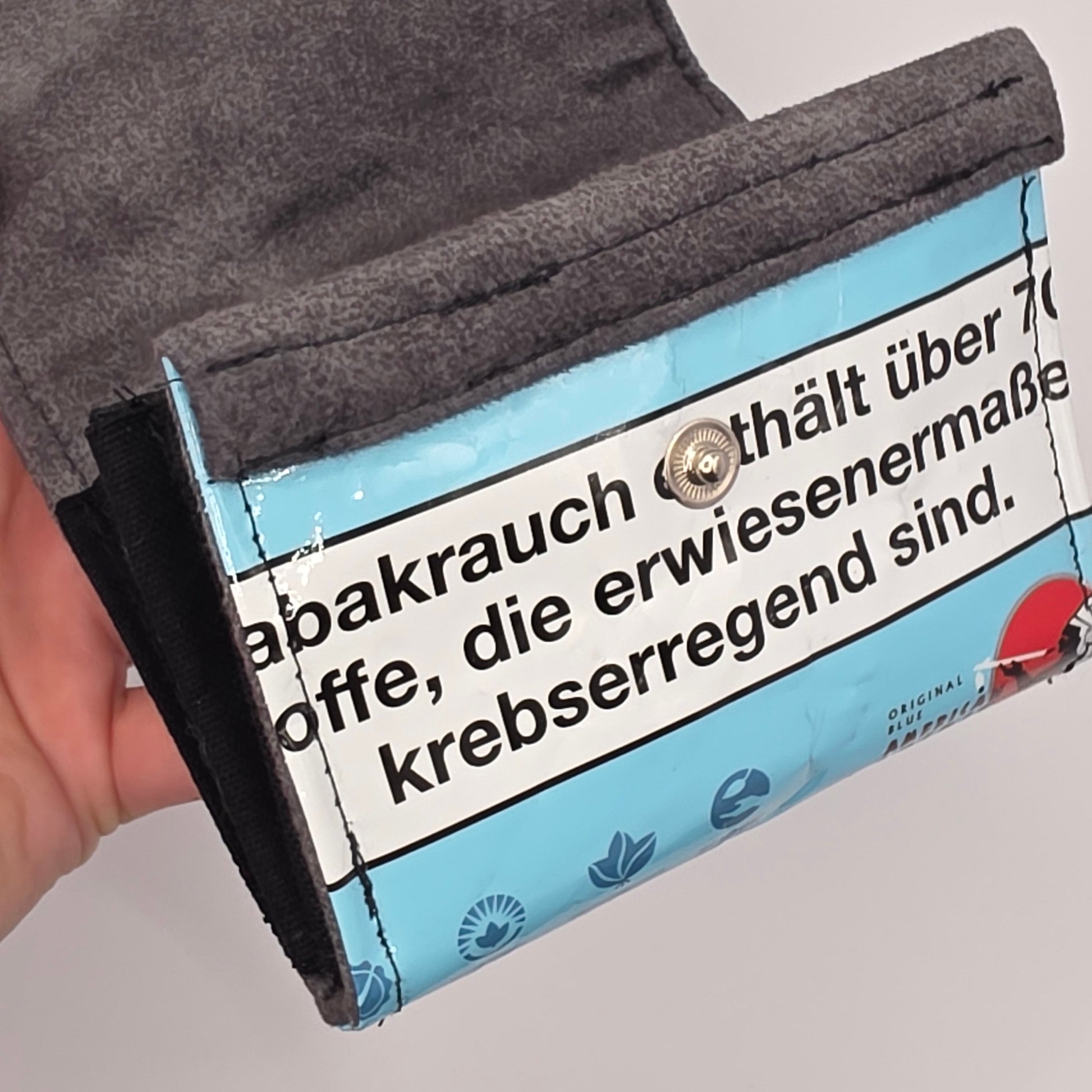 Geldbeutel (Upcycled Trash) Nr. 8 (Juni) - hidden blue points - DIE FRECHE GÖRE