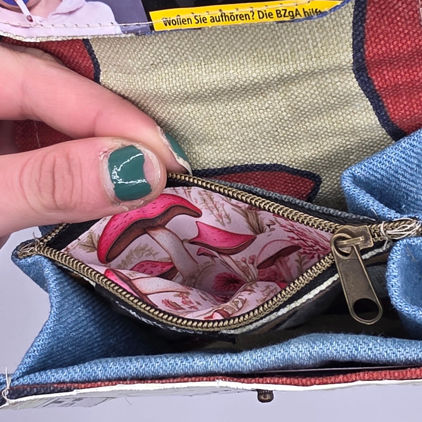 Geldbeutel (Upcycled Trash) Nr. 9 - Shrooms Inside - DIE FRECHE GÖRE