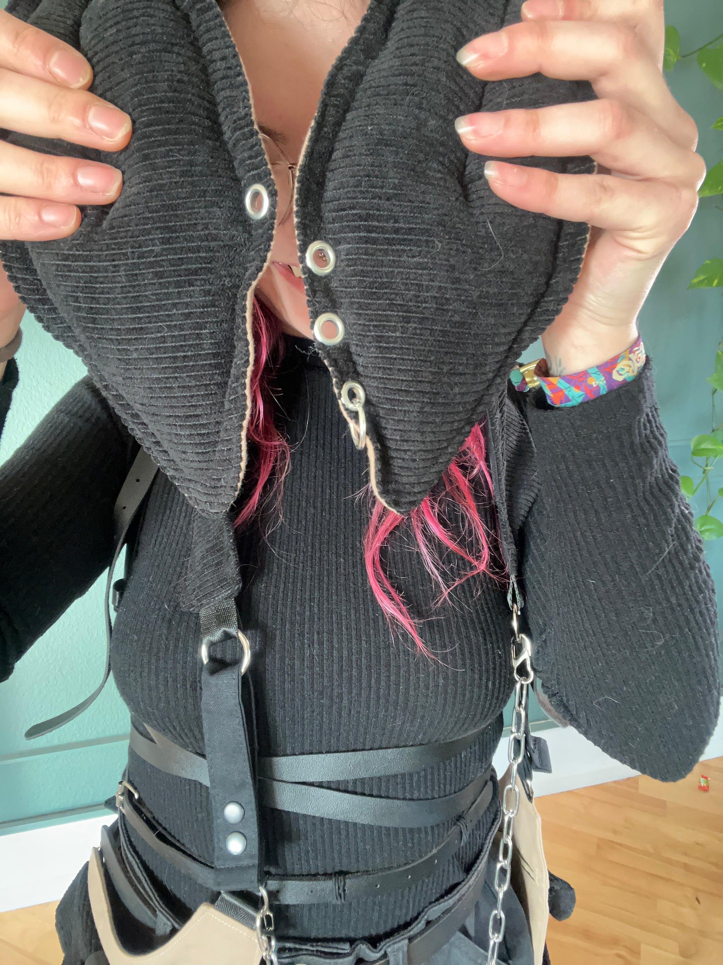 Hooded Bunny Holsterbag - Schwarz Cord mit beige - DIE FRECHE GÖRE