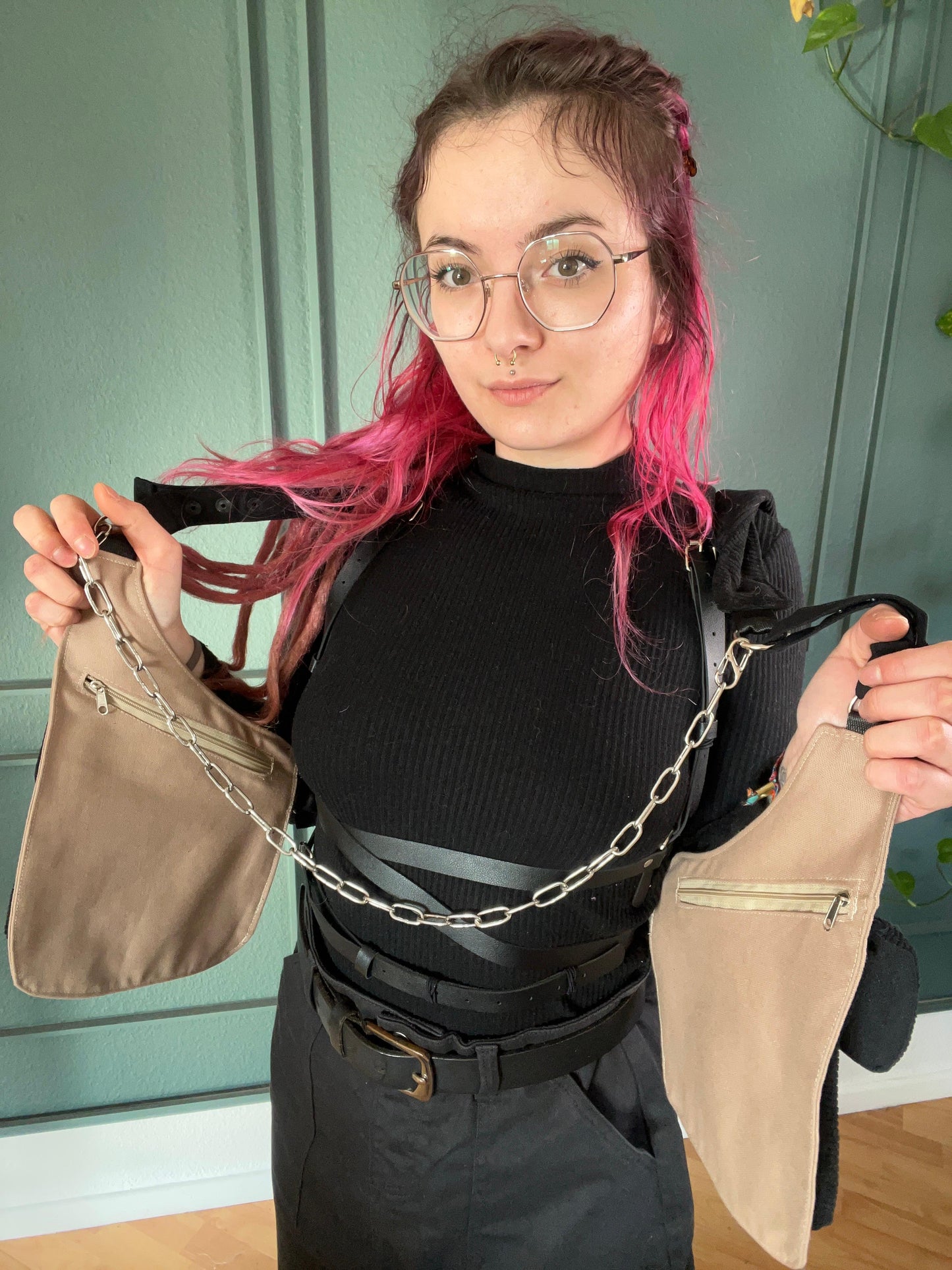 Hooded Bunny Holsterbag - Schwarz Cord mit beige - DIE FRECHE GÖRE