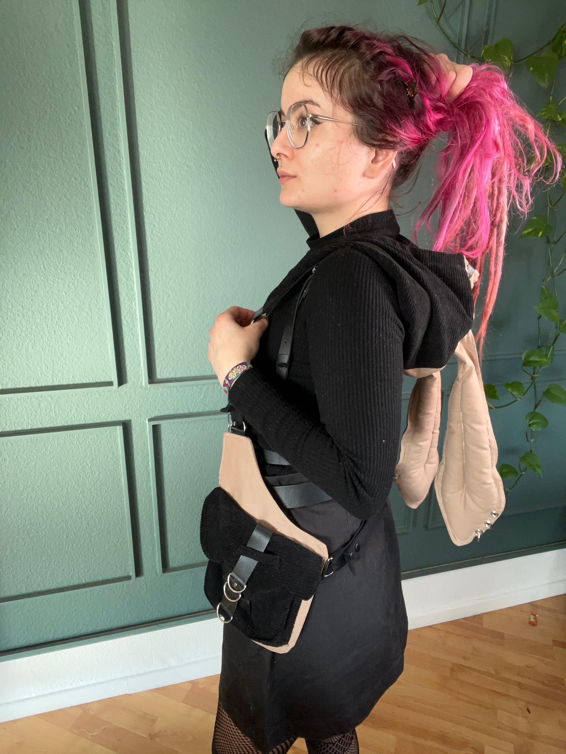 Hooded Bunny Holsterbag - Schwarz Cord mit beige - DIE FRECHE GÖRE