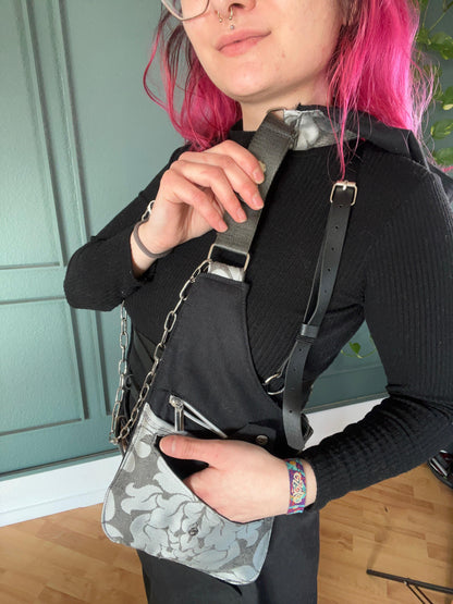 Hooded Holsterbag Silber Floral - DIE FRECHE GÖRE