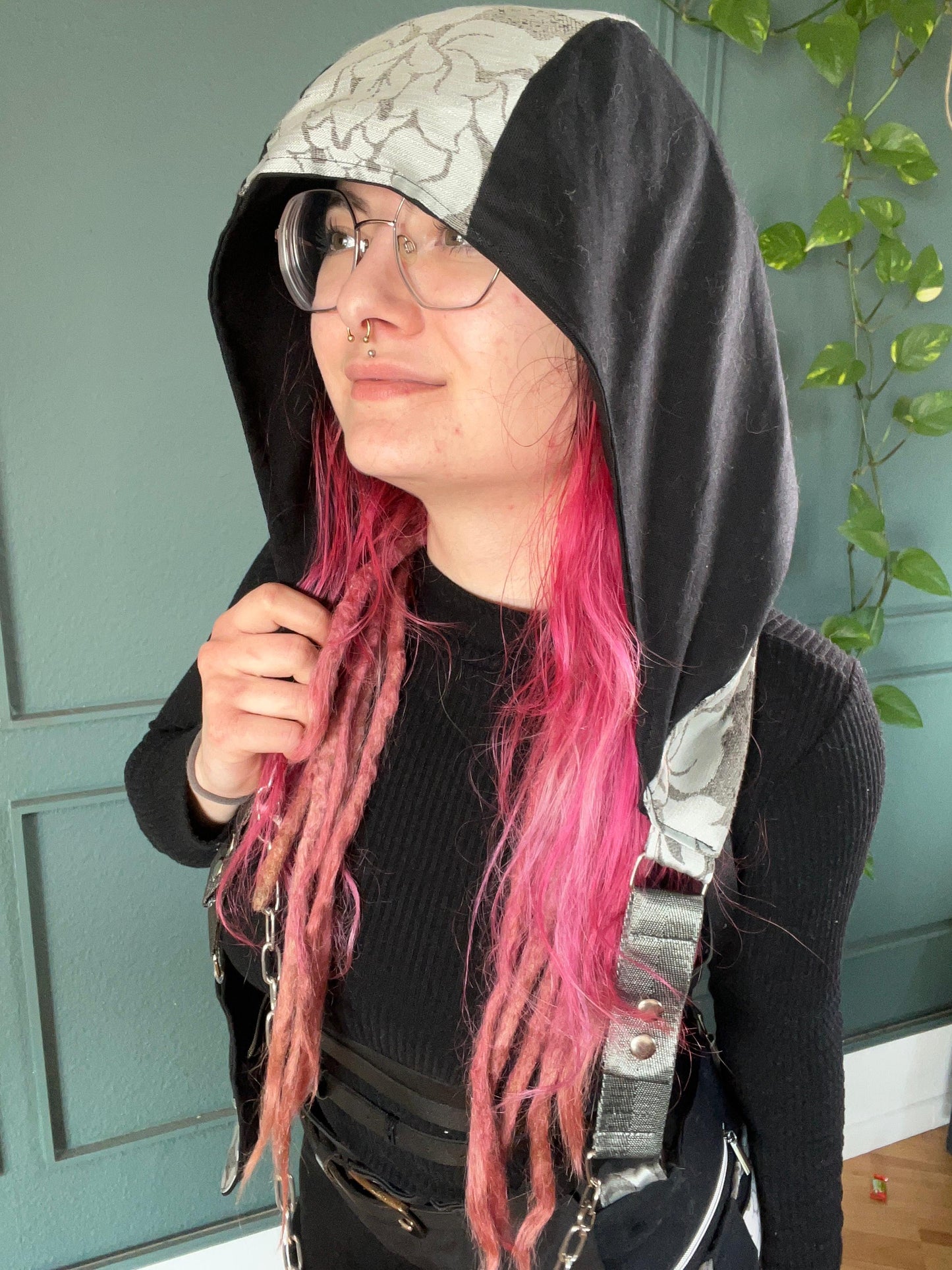 Hooded Holsterbag Silber Floral - DIE FRECHE GÖRE