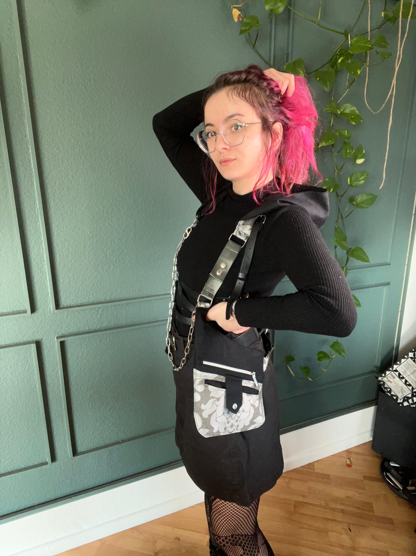 Hooded Holsterbag Silber Floral - DIE FRECHE GÖRE