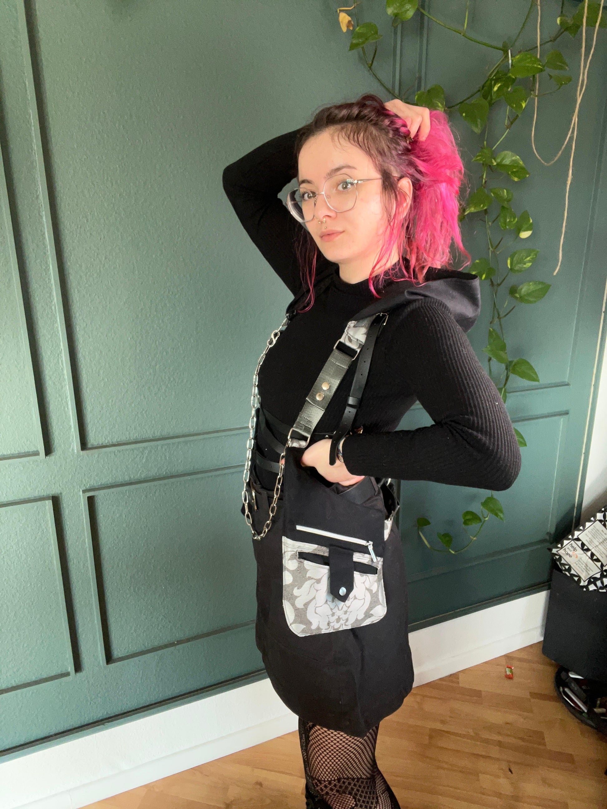 Hooded Holsterbag Silber Floral - DIE FRECHE GÖRE