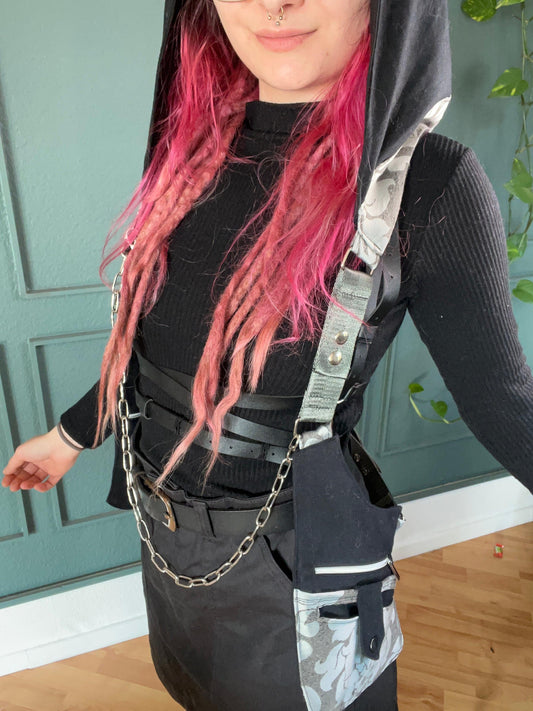Hooded Holsterbag Silber Floral - DIE FRECHE GÖRE