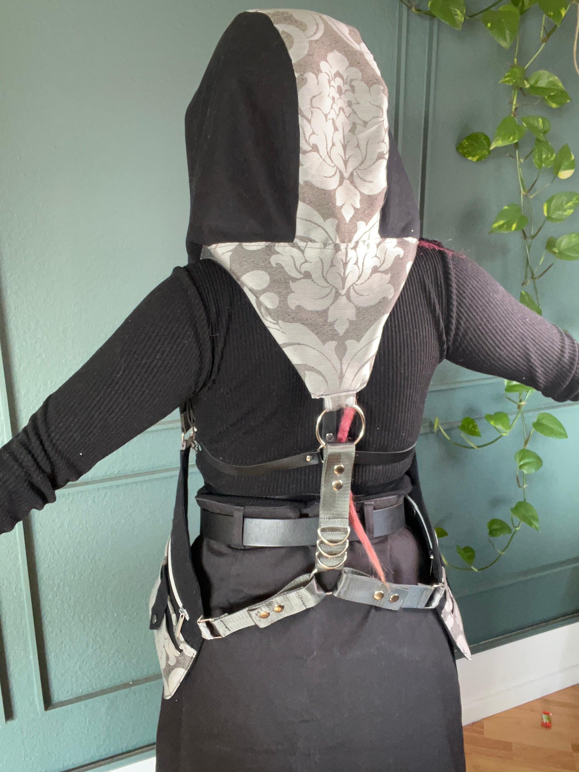 Hooded Holsterbag Silber Floral - DIE FRECHE GÖRE
