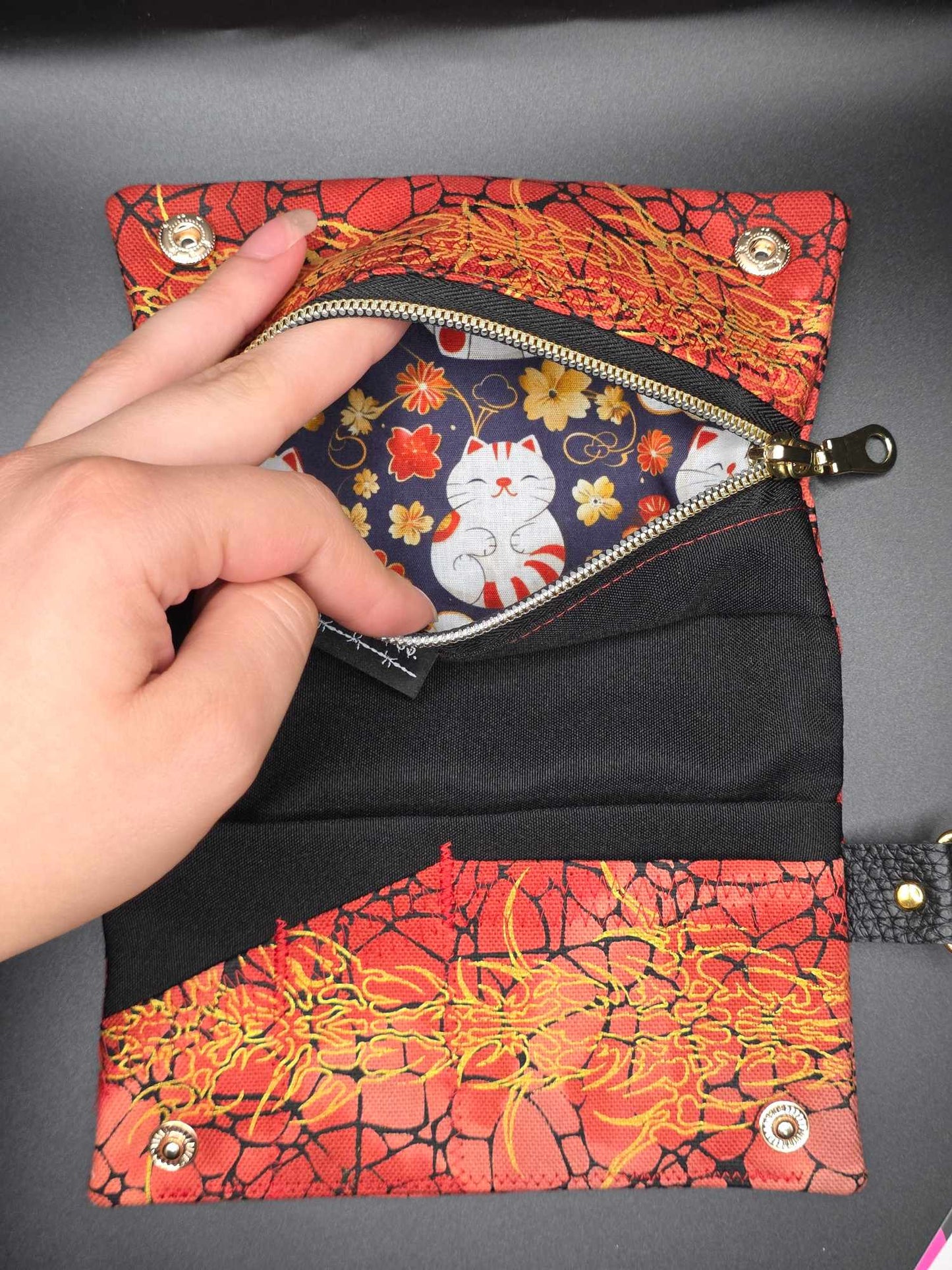 TT15.10 Tabaktasche, Tribals, Druckknopf