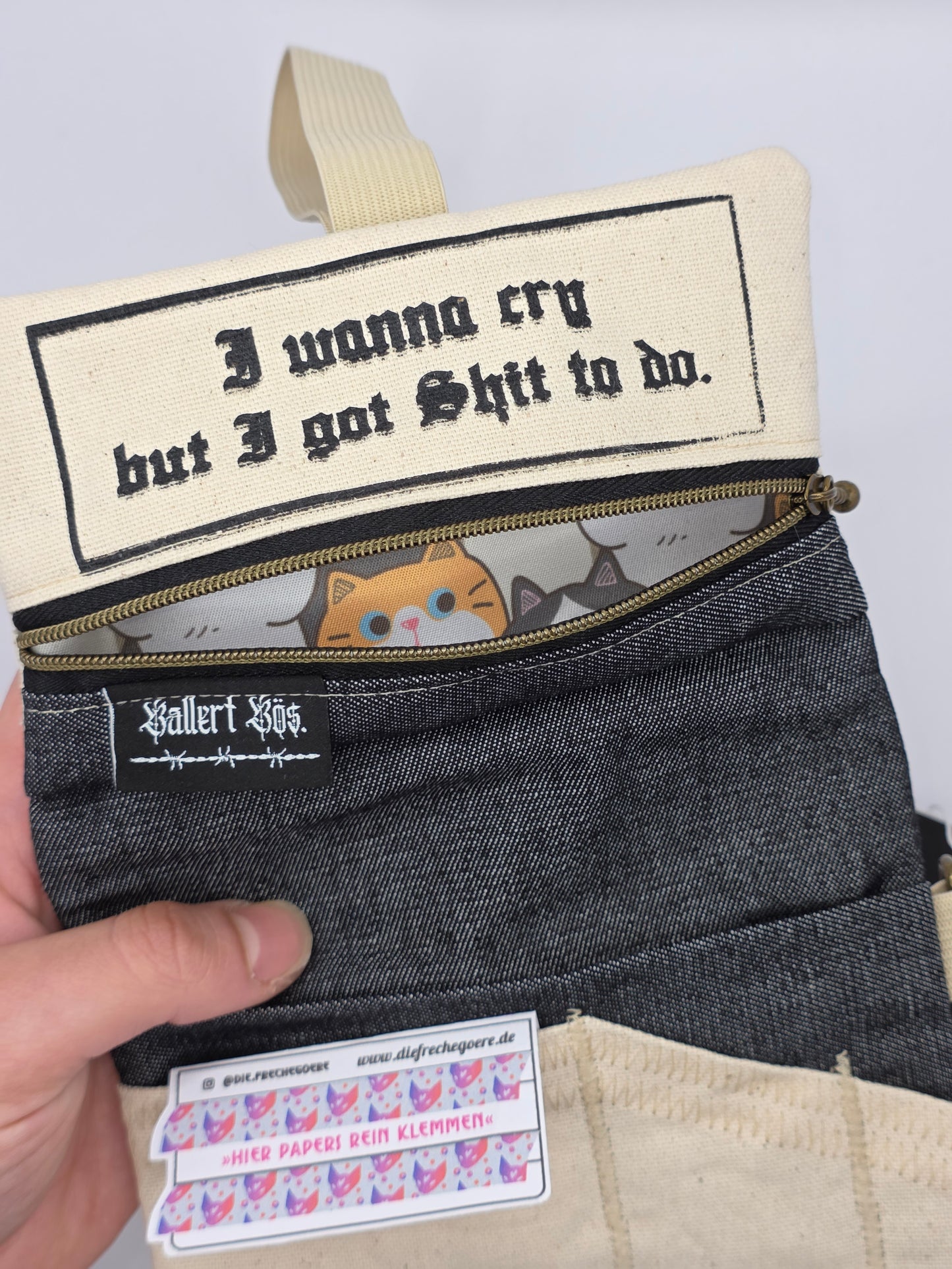 2.4 Tabacco pouch - nature - hidden cats