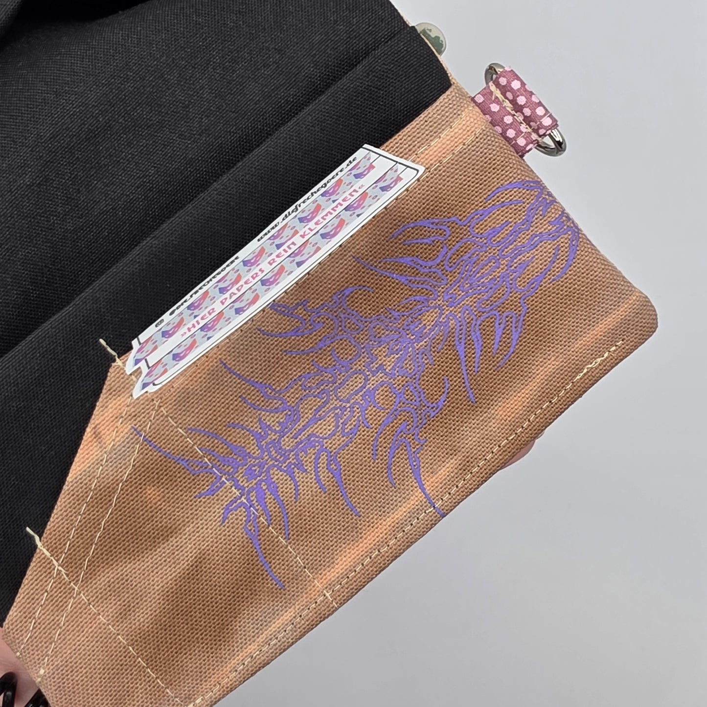 Batik „Tribals" Tabaktasche Nr. 2 (Juni)