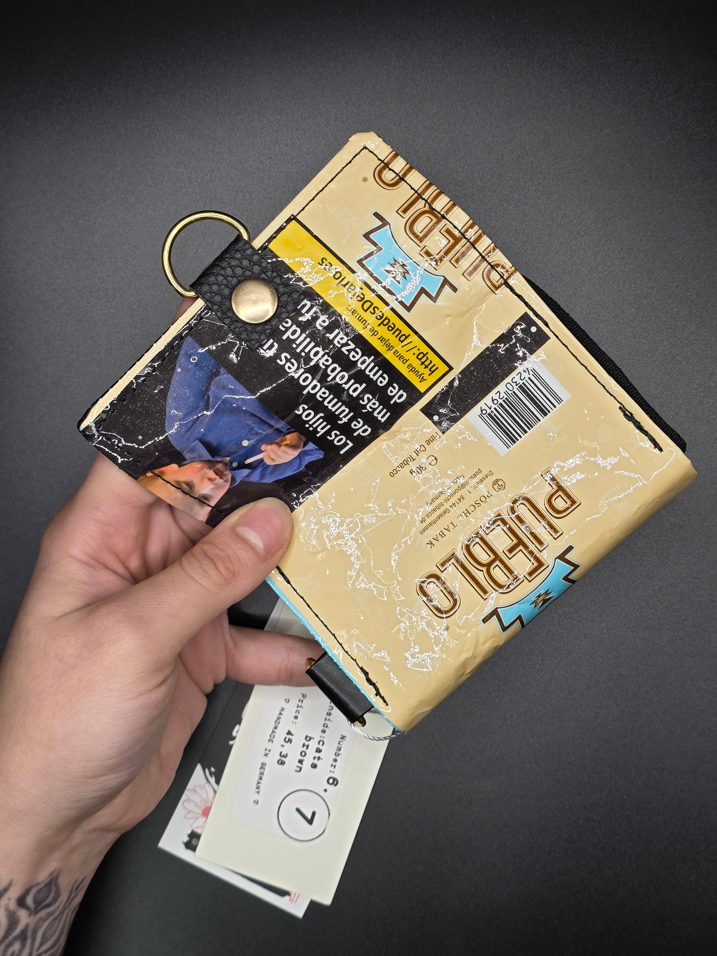 6.7 upcycling wallet - CATS BROWN