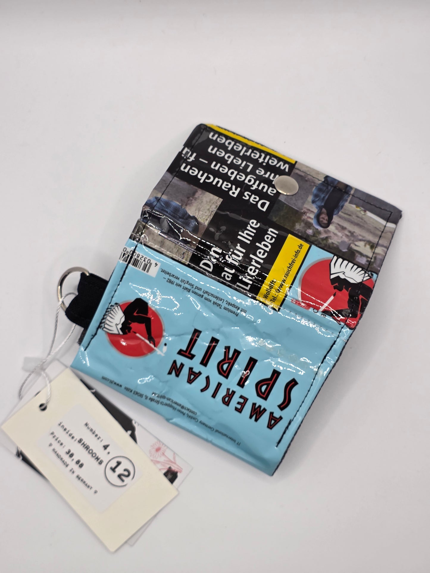 4.12 upcycling wallet, shrooms