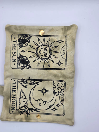 3.6 Tabacco pouch, Sun&Moon Tarot, green batik