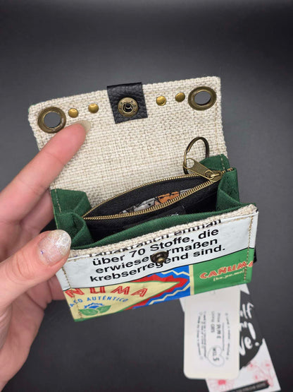 W11.5 wallet - upcycled, Cats inside