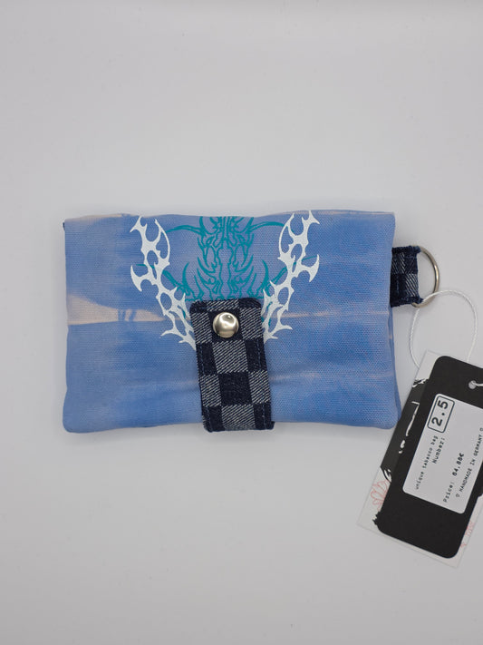 2.5 Tabacco pouch - light blue batik