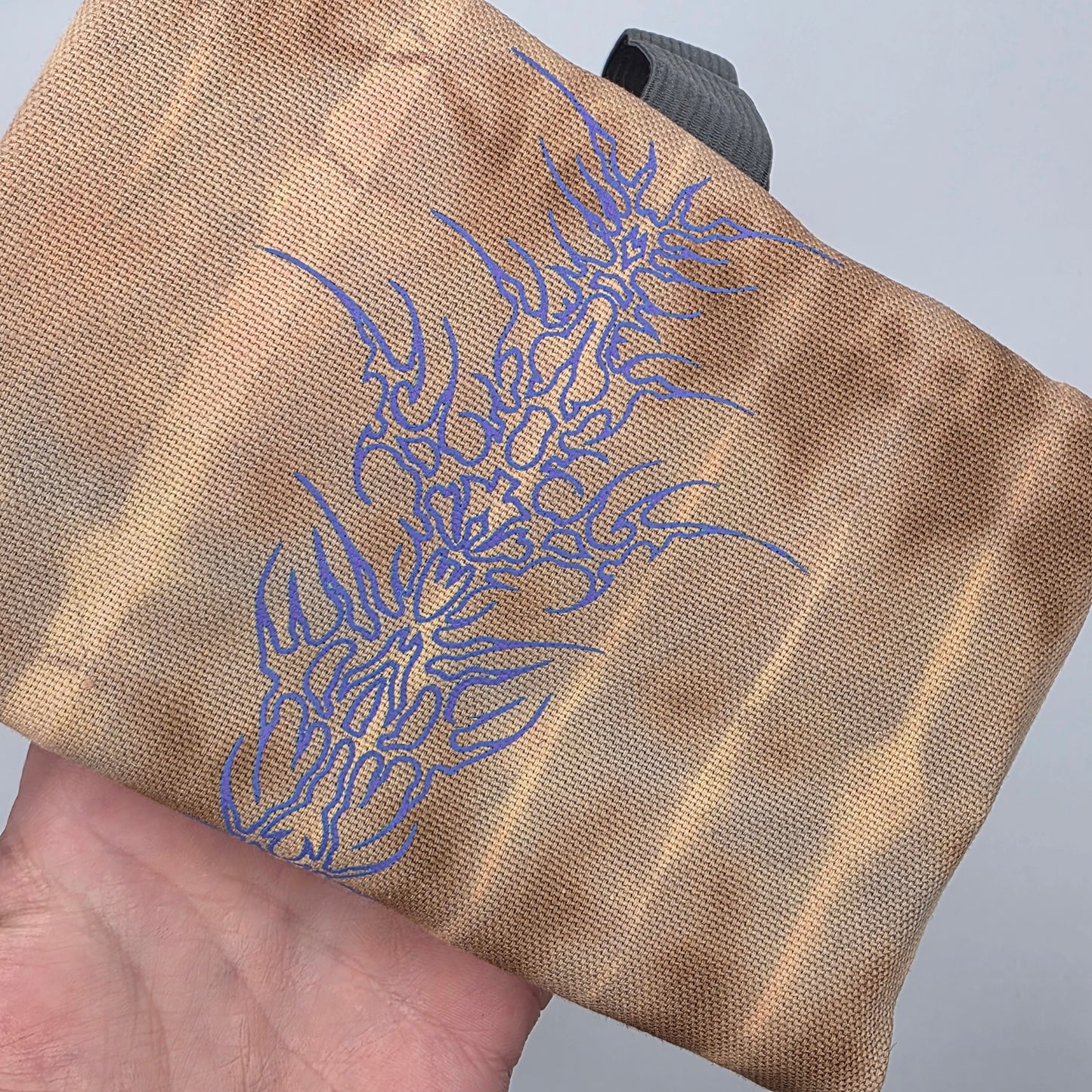 Batik „Tribals" Tabaktasche Nr. 2 (Juni)
