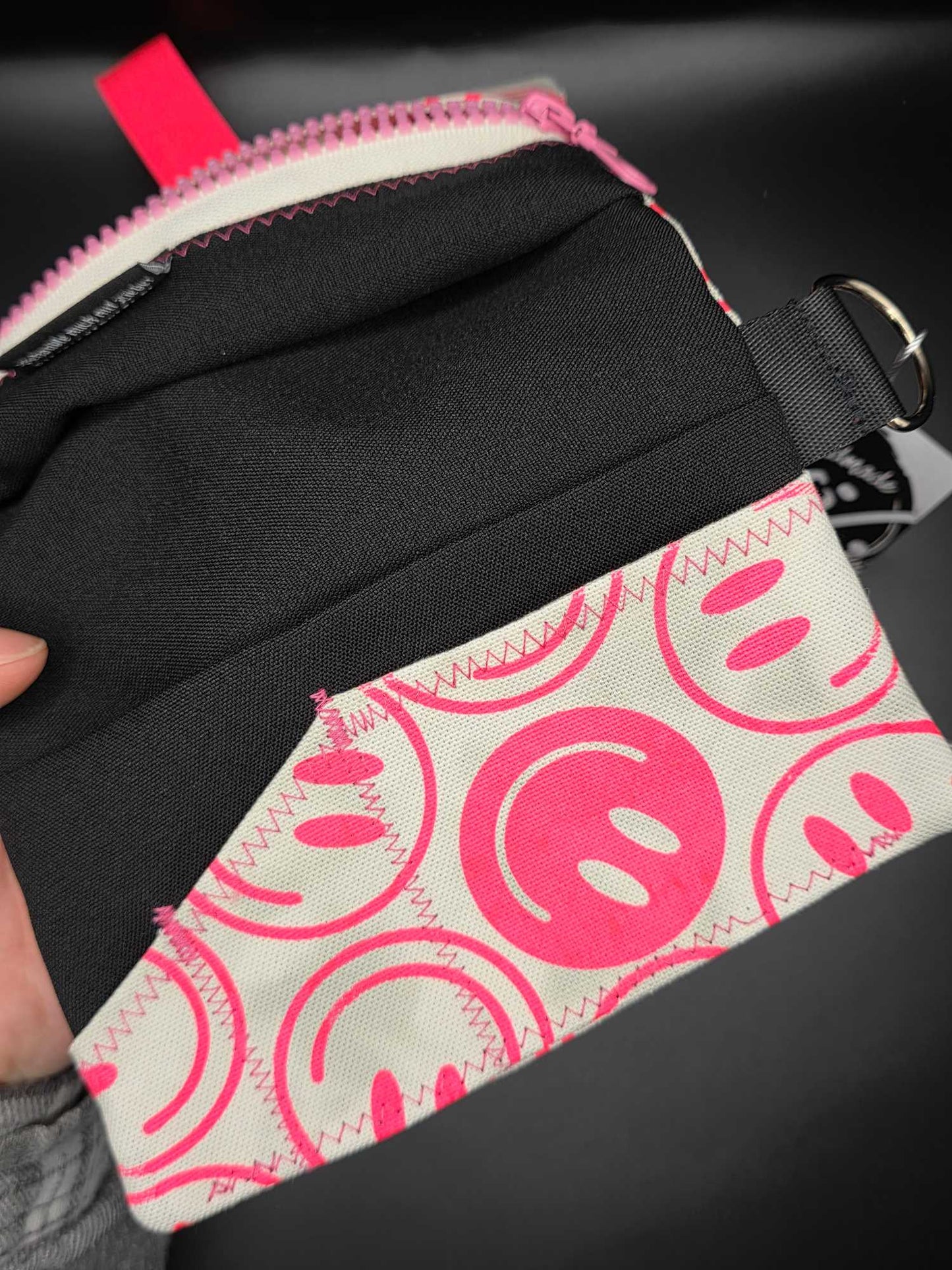 TT9.3 Tabacco pouch, Smileys