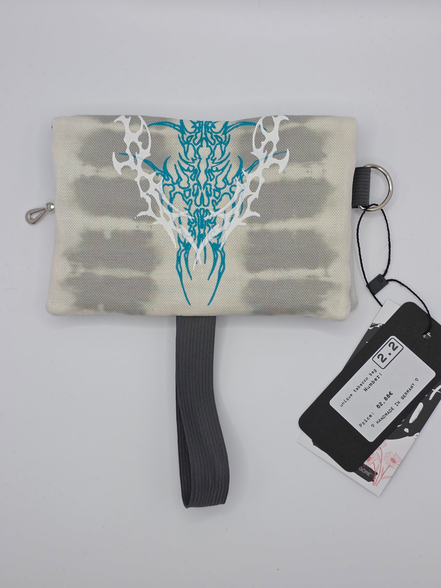 2.2 Tabacco pouch - gray batik