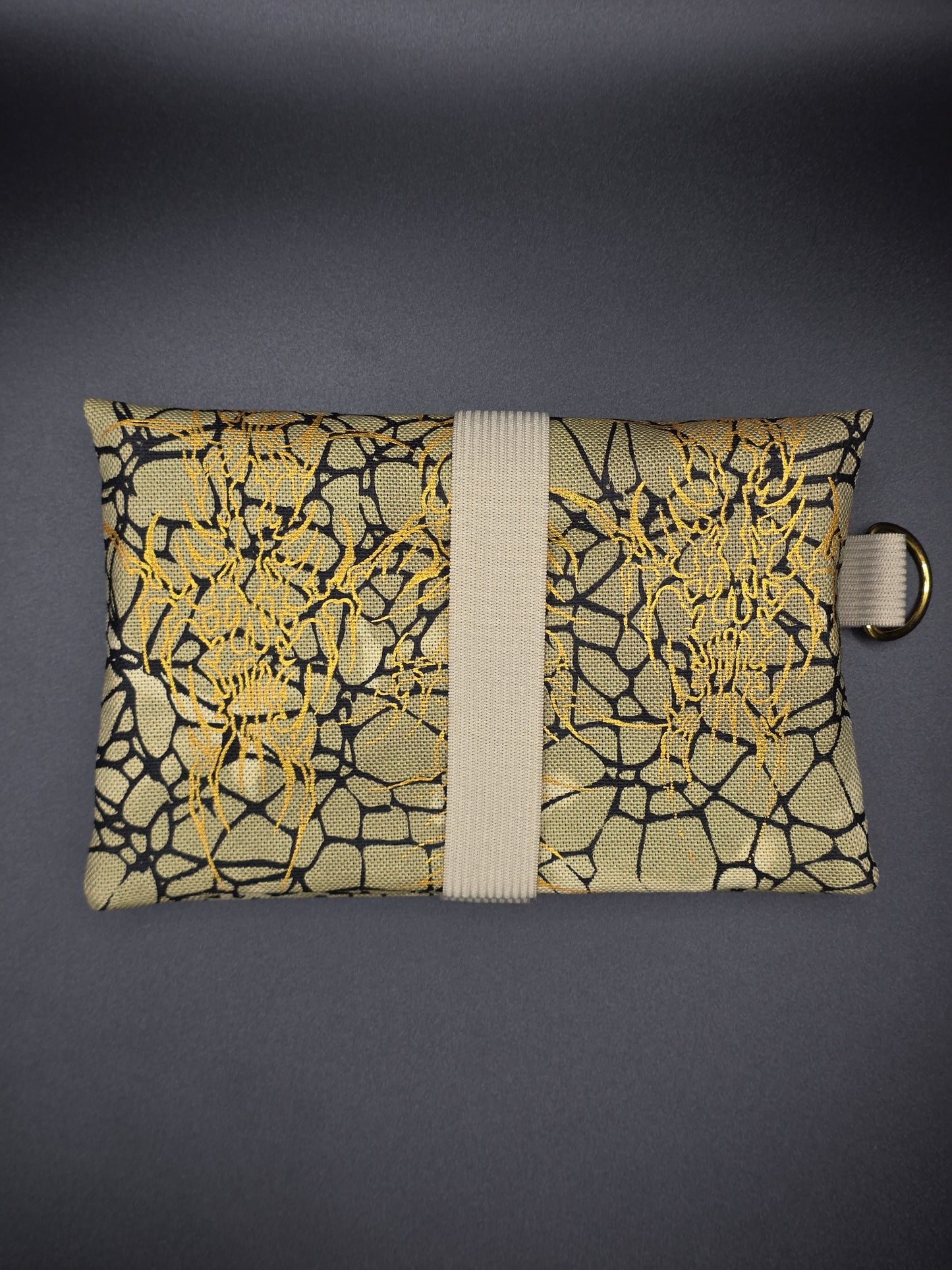 TT13.1 Tabacco pouch, tribals gold