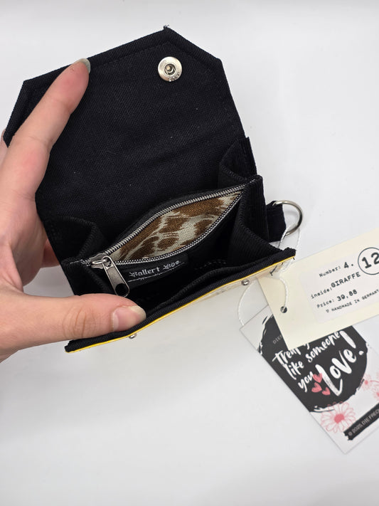 4.17 upcycling wallet, giraffe