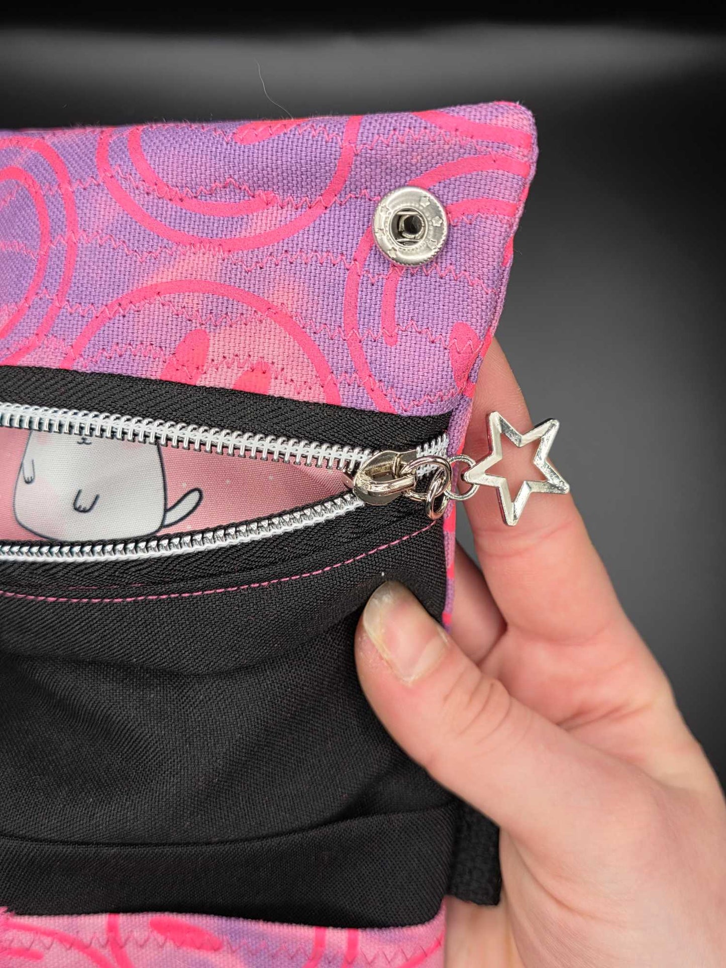 TT9.1 Tabacco pouch, Smileys