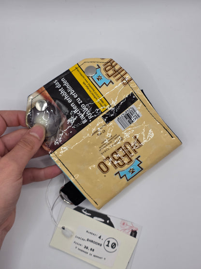 4.10 upcycling wallet, shrooms