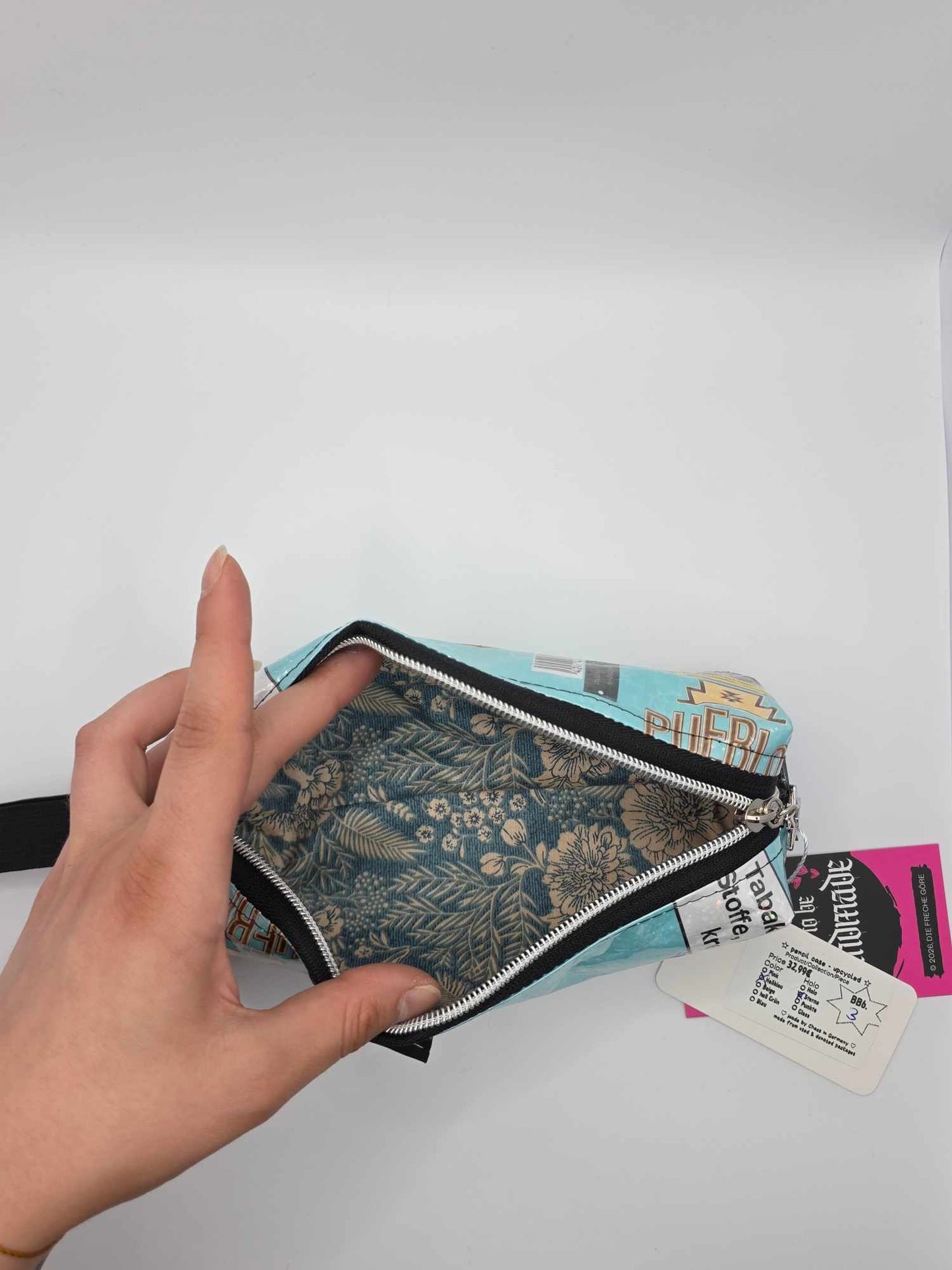 ✨️Holo✨️BB6.3 Boxy Bag Pencil Case - upcycled, hellblau
