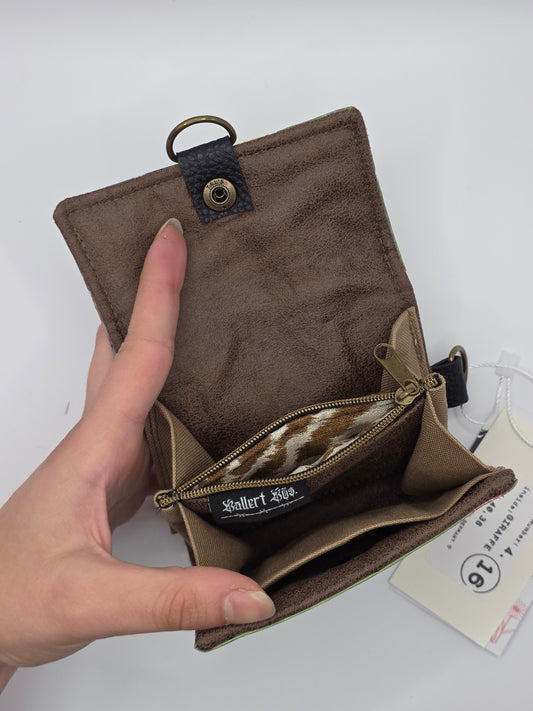 4.16 upcycling wallet, giraffe