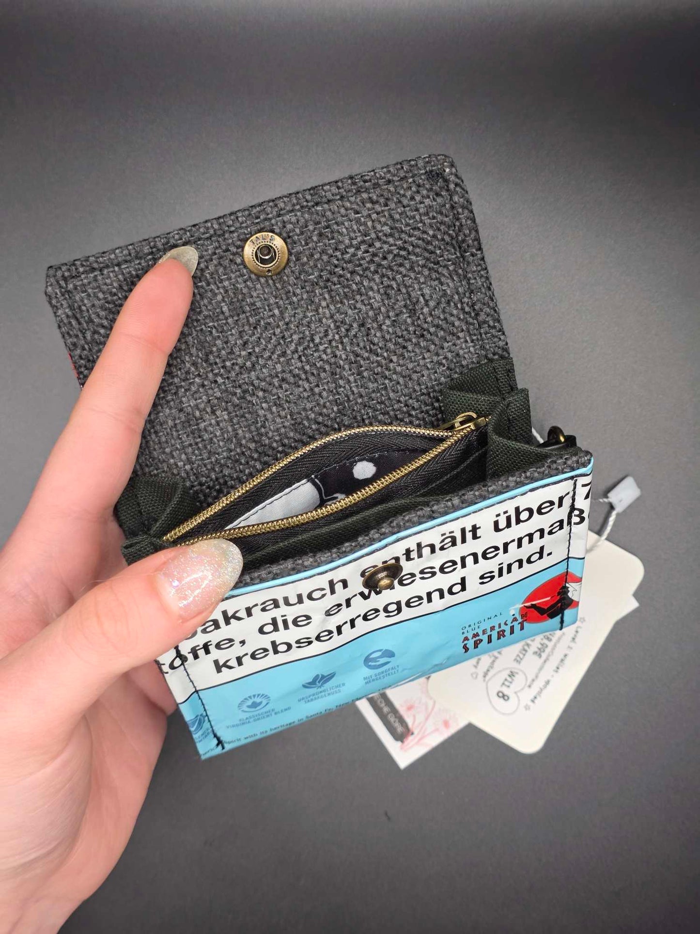 Windows 11.8 wallet - upcycled, Hello Cat inside