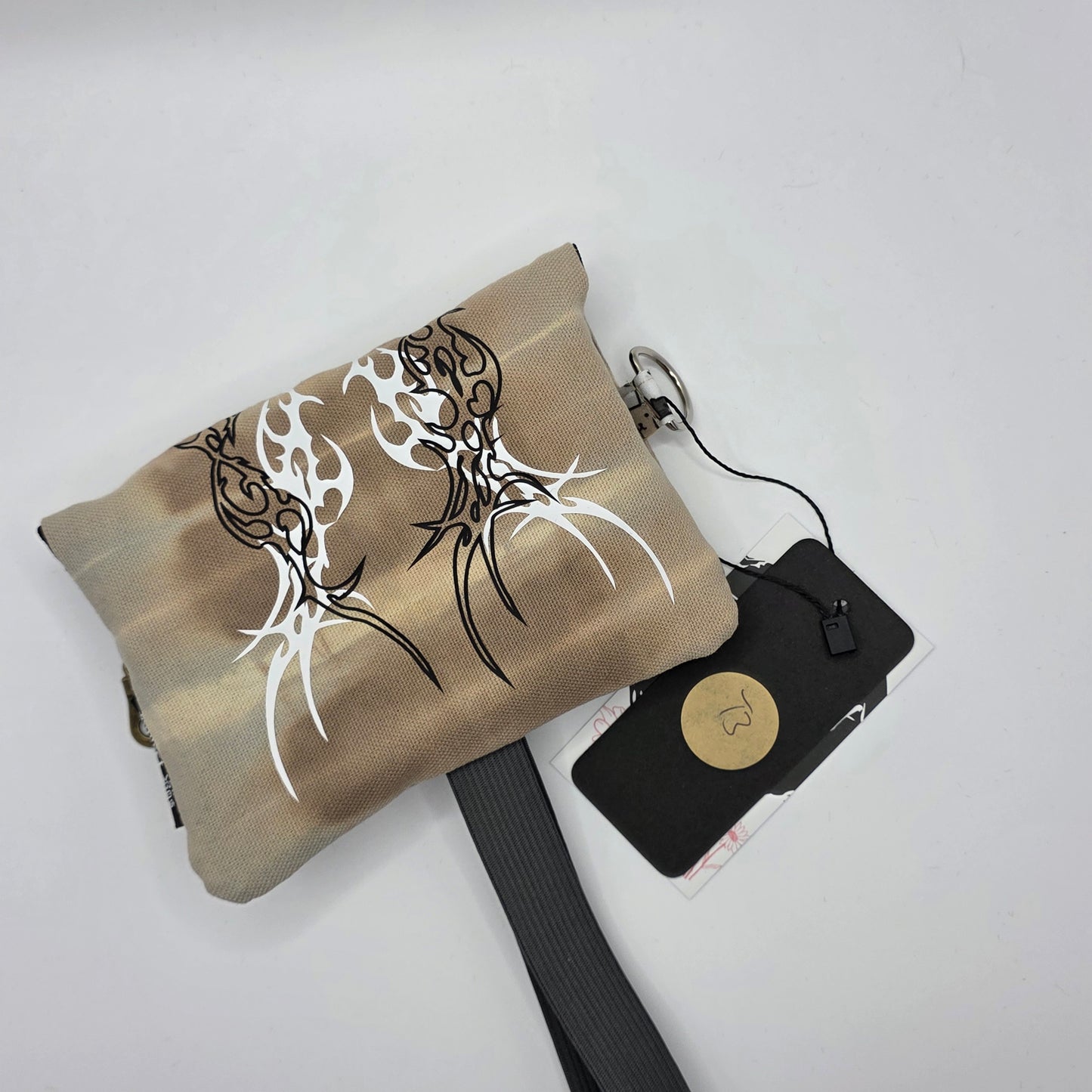 Batik „Tribals" Tabaktasche Nr. 3 (Juni) - hidden cats