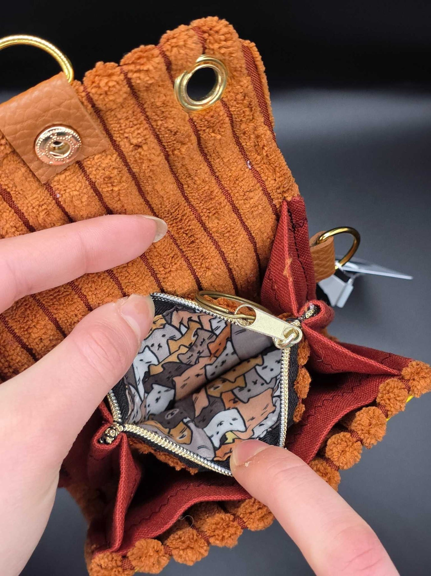 9.1 wallet, upcycled, beige cats