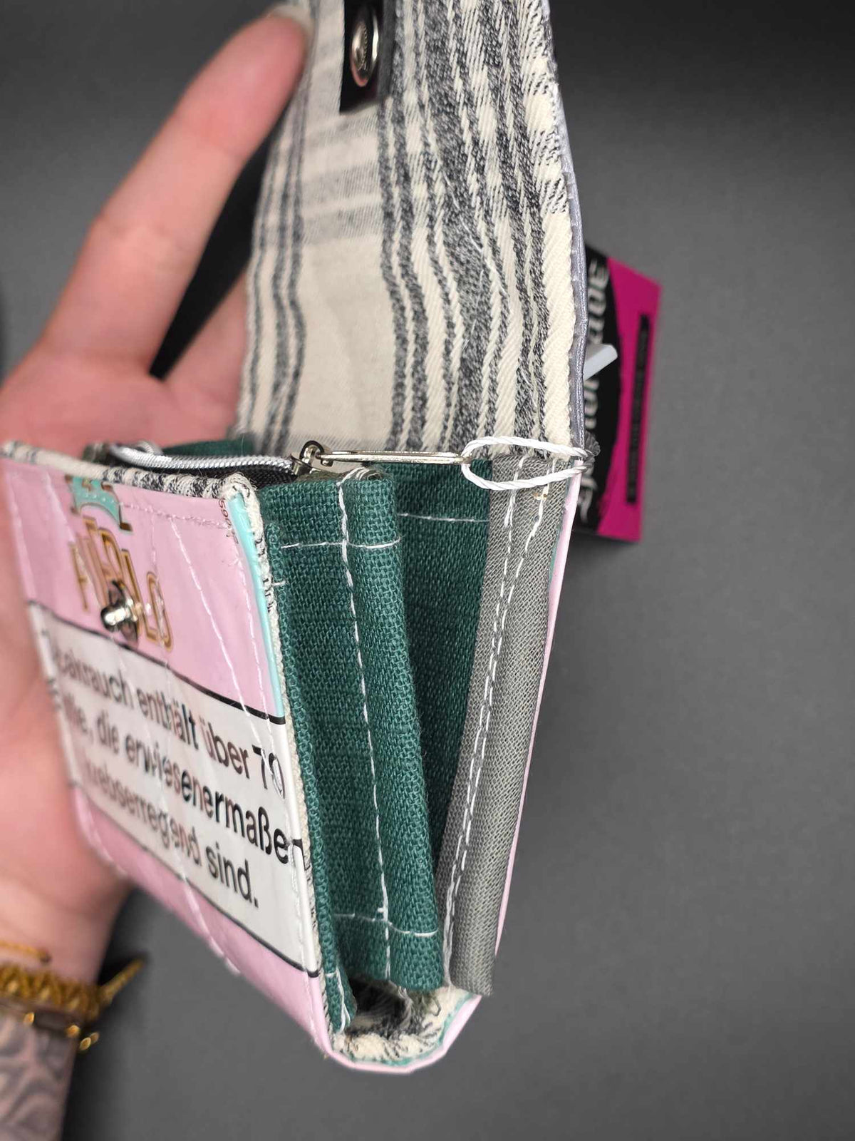 W22.8 *B-Ware* Geldbeutel - upcycled, mit Kartenfächer