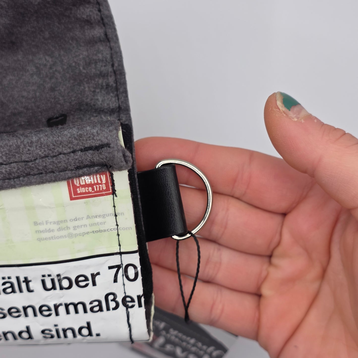 Geldbeutel (Upcycled Trash) Nr. 9 (Juni) - hidden cats
