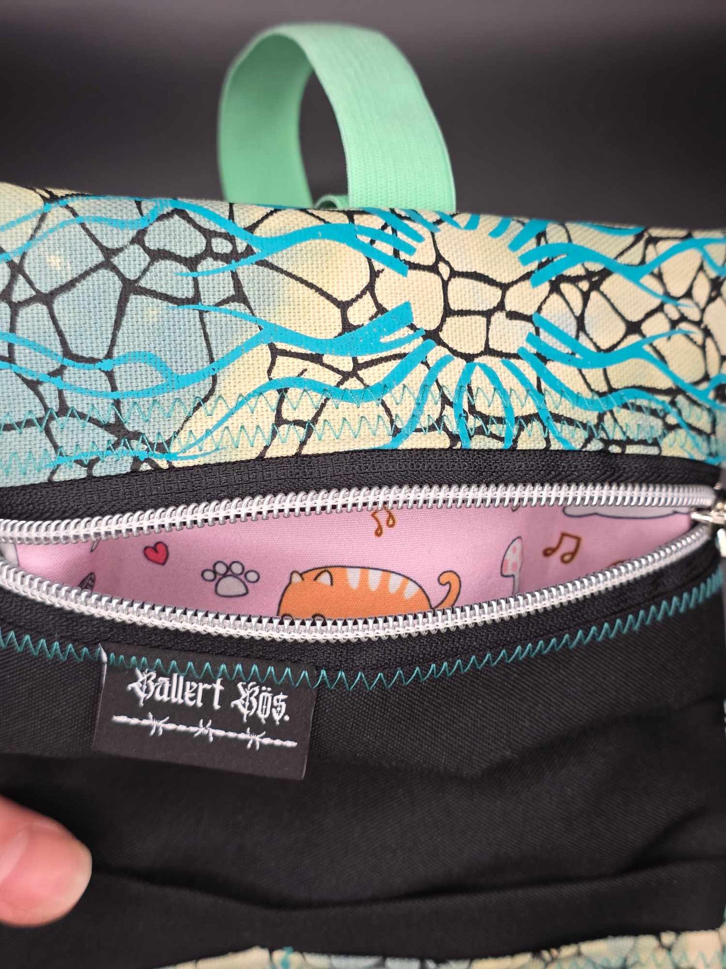 TT13.4 Tabacco pouch, tribals blue