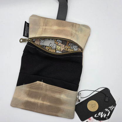 Batik „Tribals" Tabaktasche Nr. 3 (Juni) - hidden cats