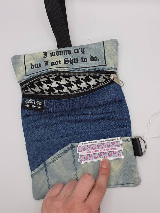 2.7 Tabacco pouch - light blue batik