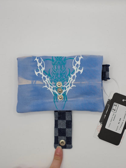 2.5 Tabacco pouch - light blue batik