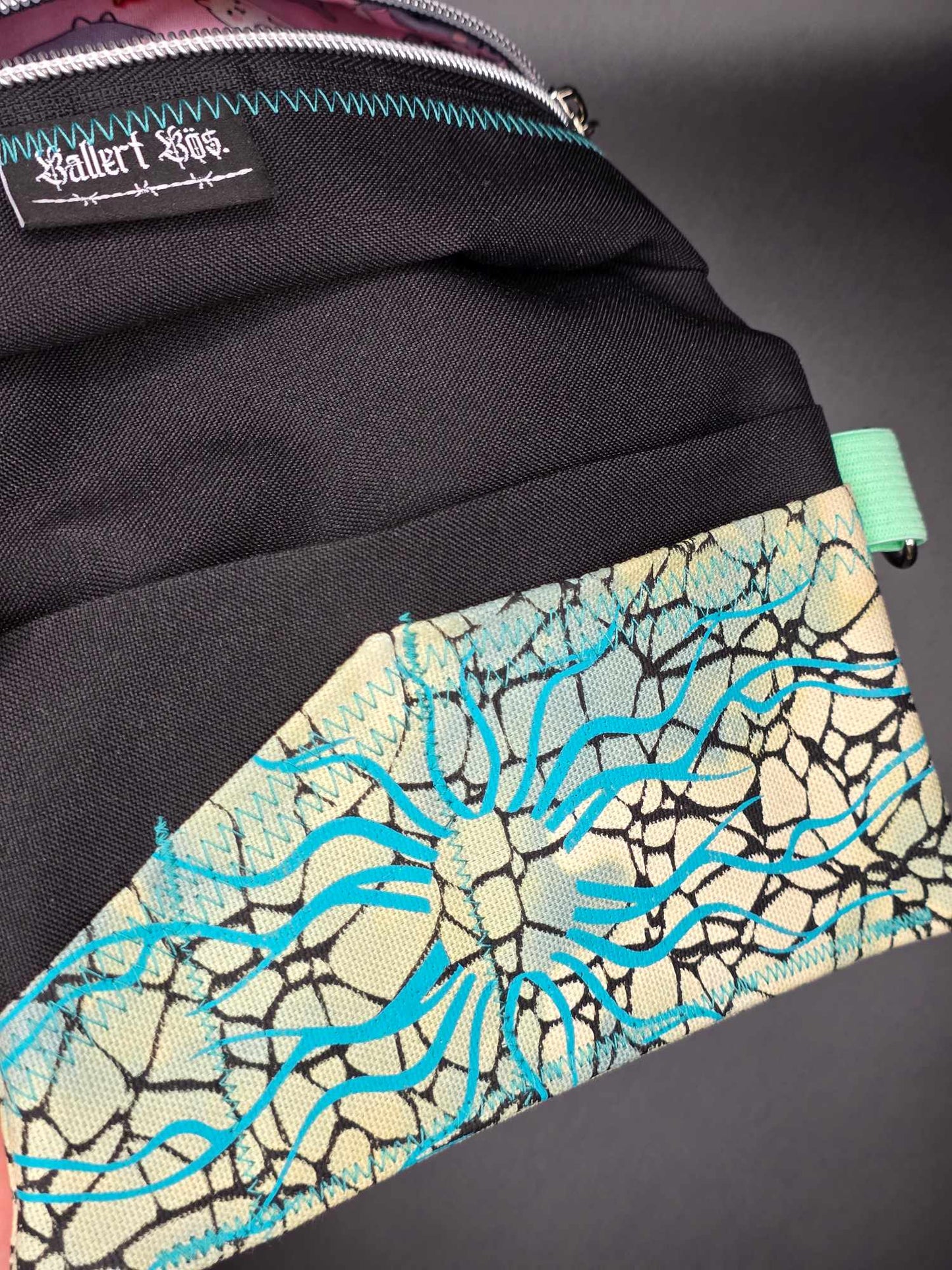 TT13.4 Tabacco pouch, tribals blue