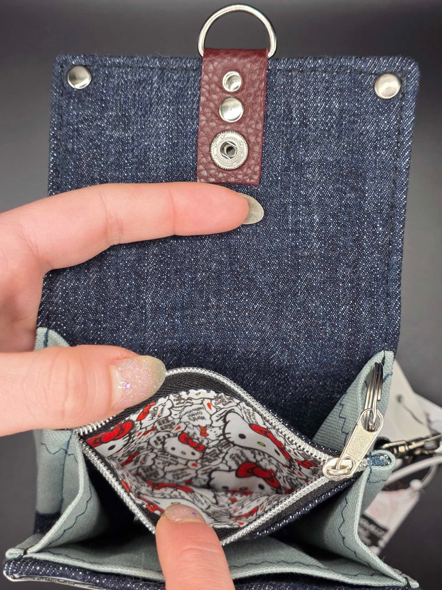 Windows 11.10 wallet - upcycled, Hello Cat inside