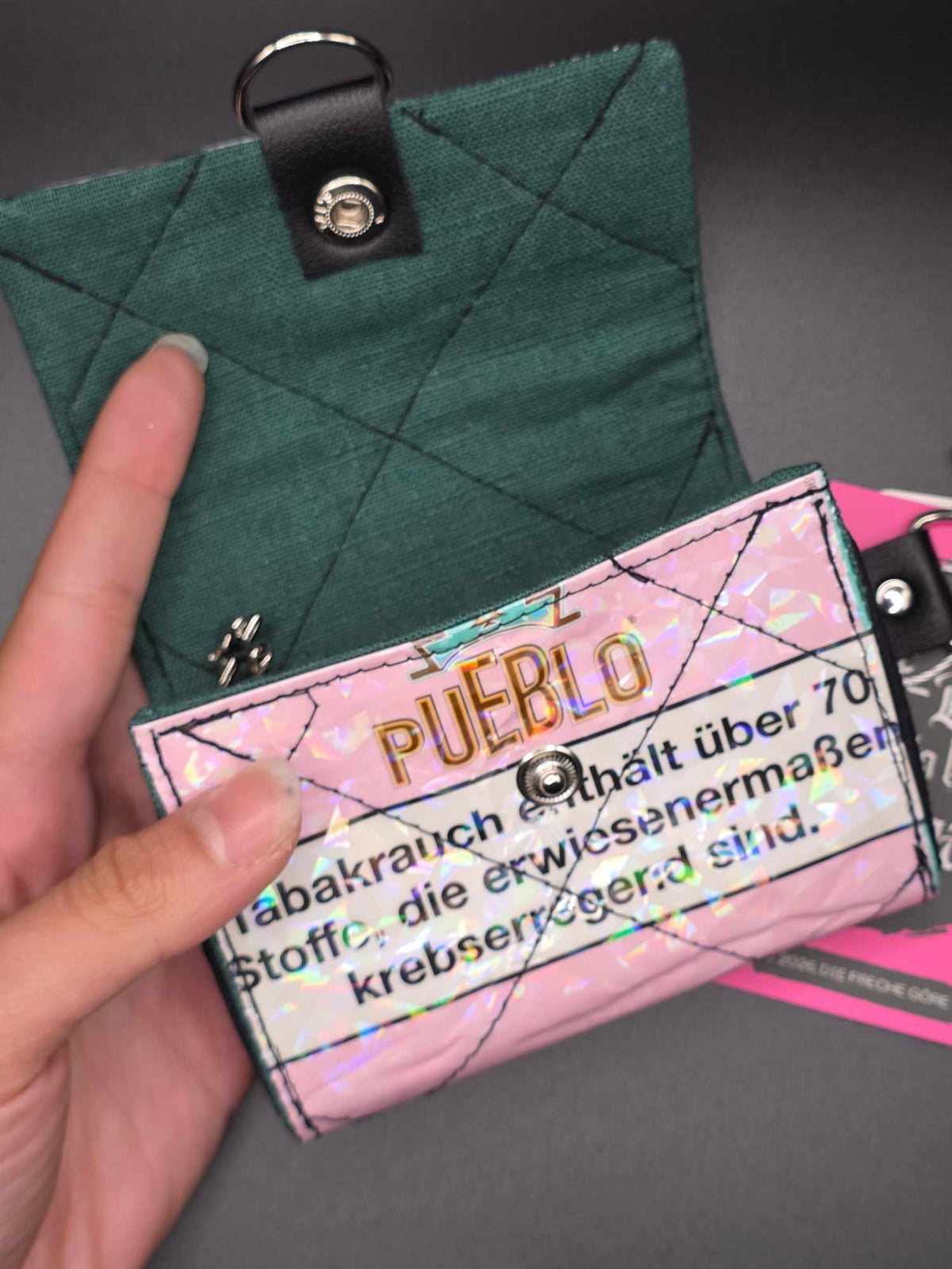 W22.7 *B-Ware* Geldbeutel - upcycled, mit Kartenfächer ✨️holo✨️