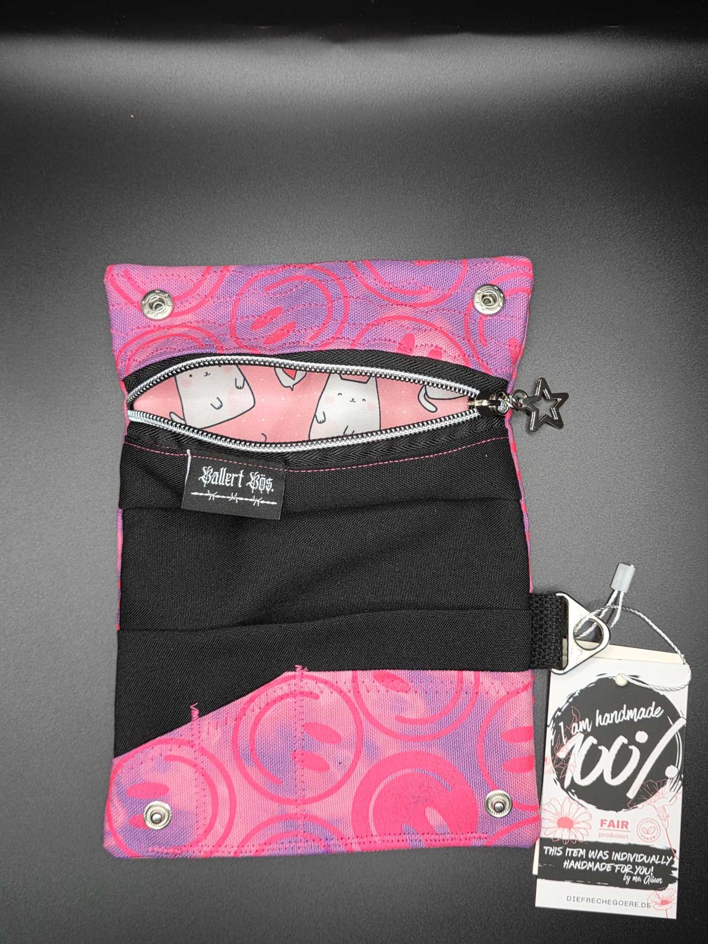 TT9.1 Tabacco pouch, Smileys