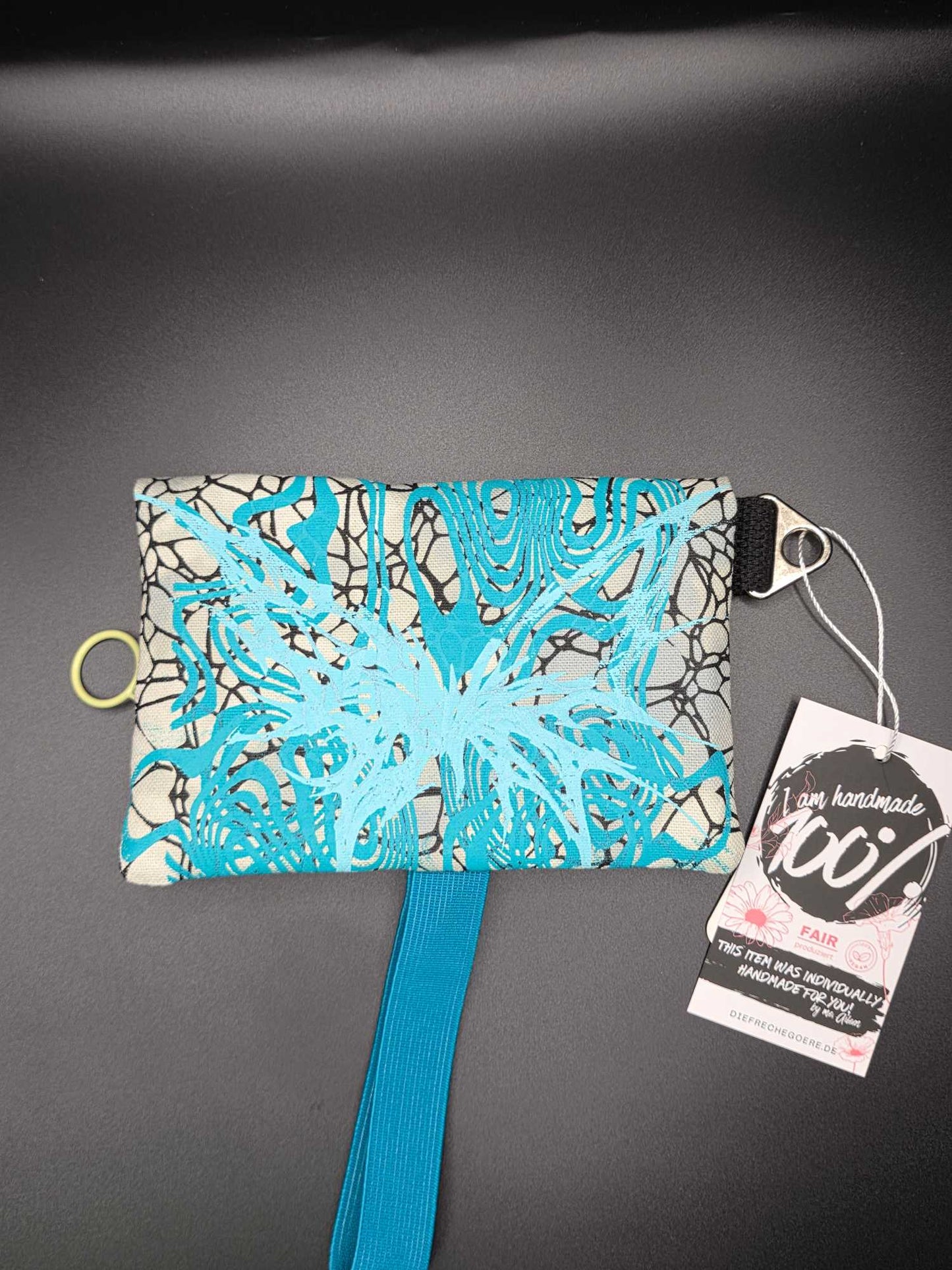 TT9.6 Tabacco pouch, Trippy Butterfly