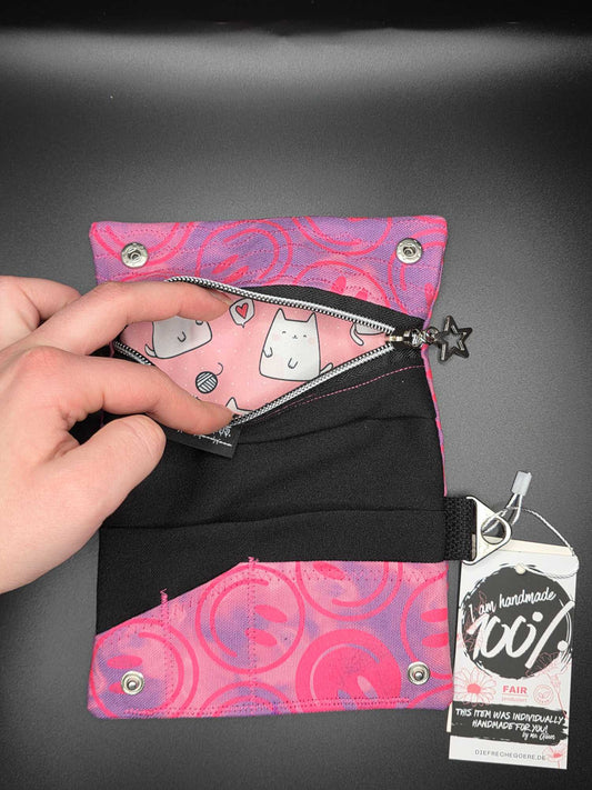 TT9.1 Tabacco pouch, Smileys