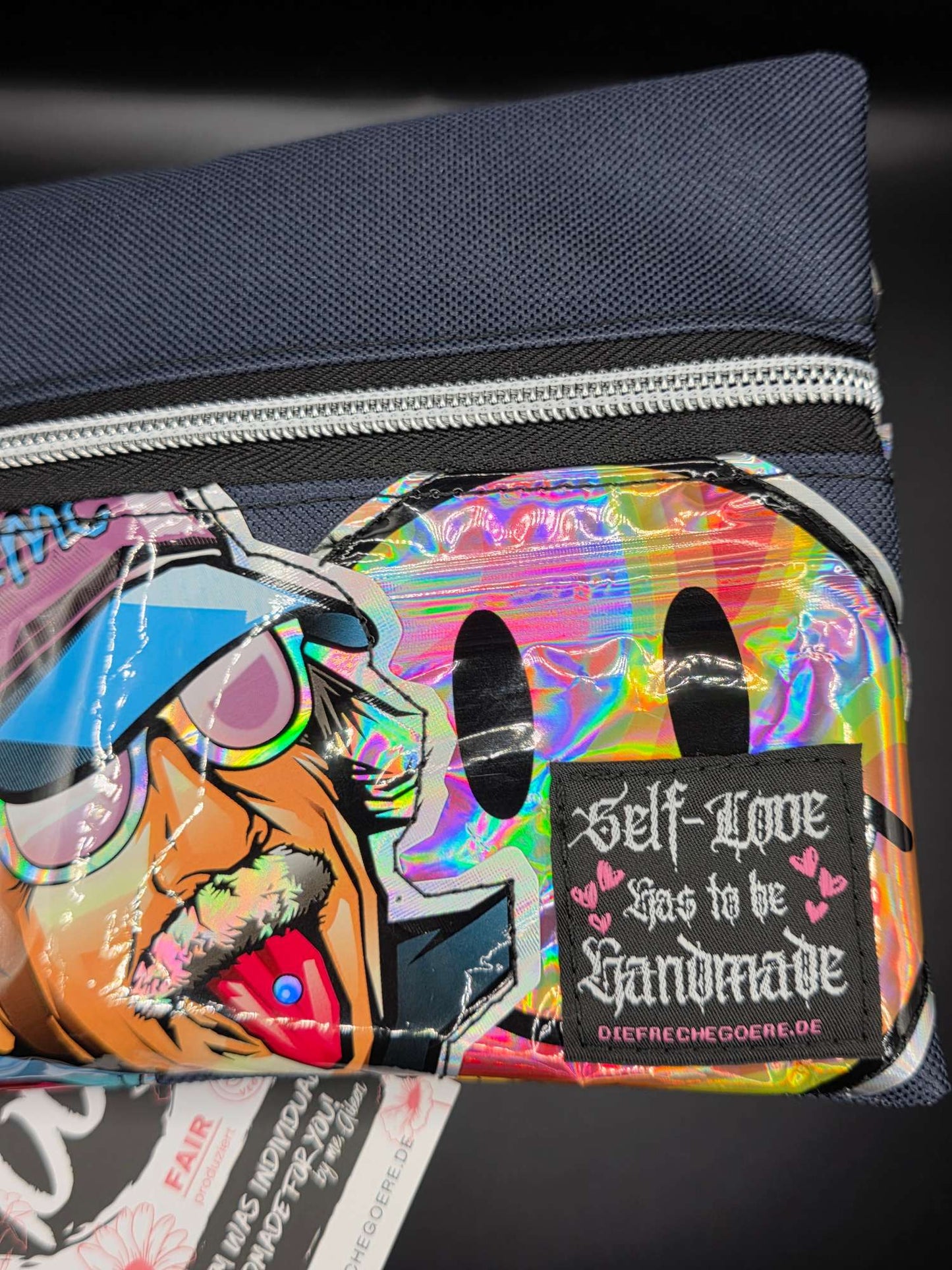 TB1.4 Trippy Zip Bag - upcycled