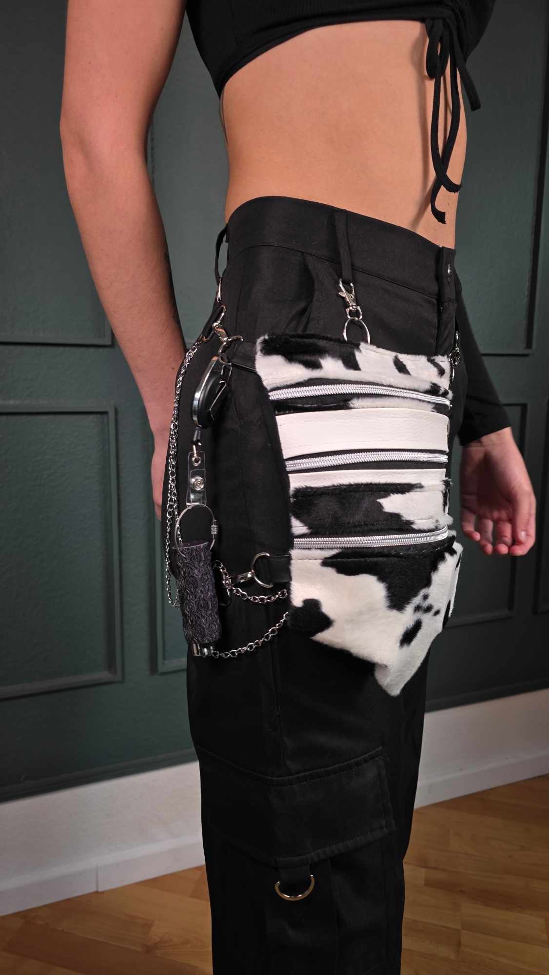 LB1.4 Leg Bag, Cow